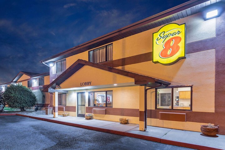 Hotel 4 of 52