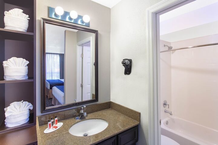 Room 14 of 33