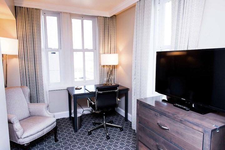 Redmont Hotel Birmingham Curio Collection by Hilton