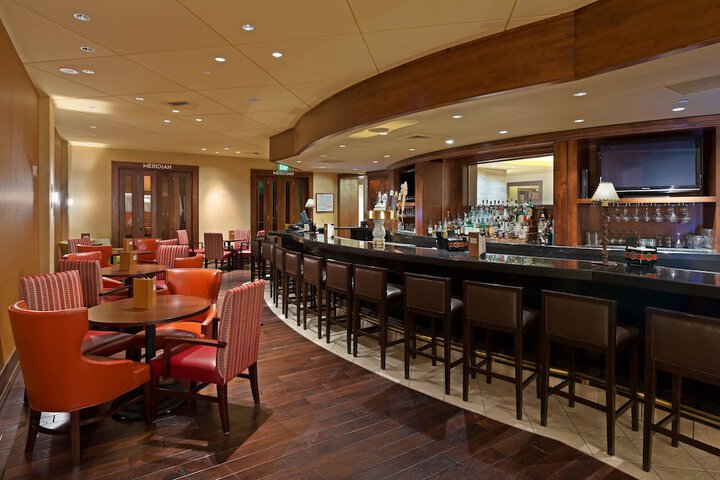 Lounge 42 of 44