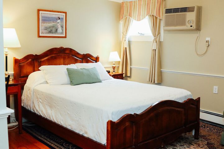 Room 6 of 28