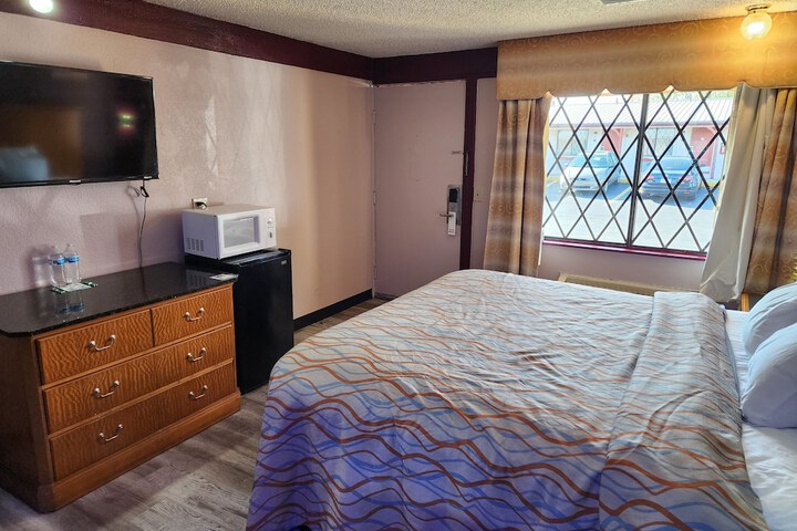 Room 33 of 50