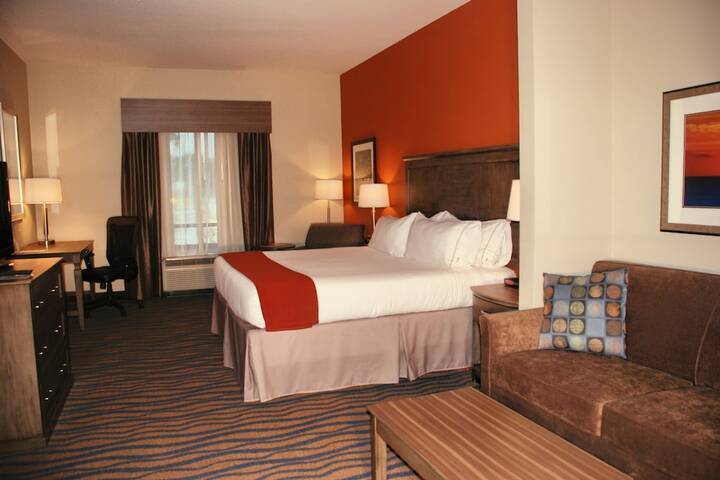Room 15 of 34