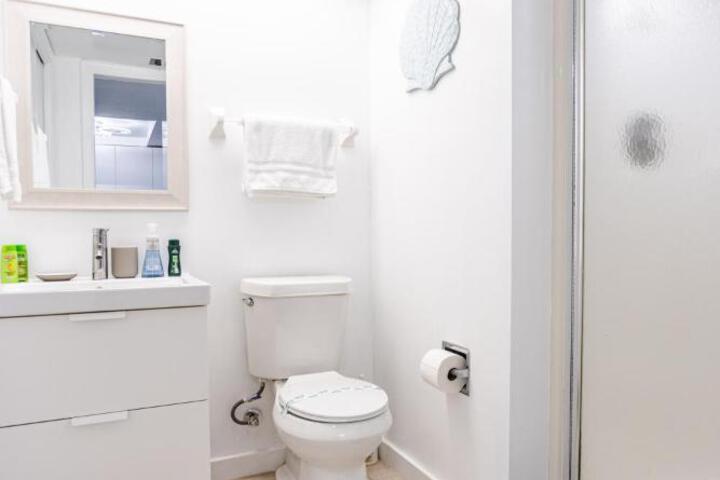 Bass & Sun Condominium 2 / 2 Bedroom