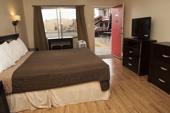 Room 9 of 12