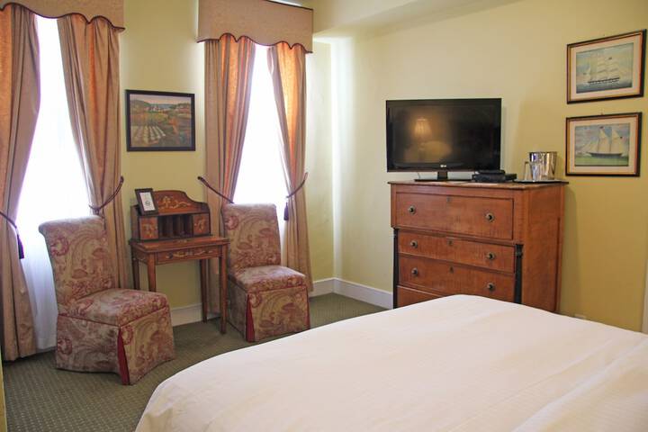 Room 52 of 235