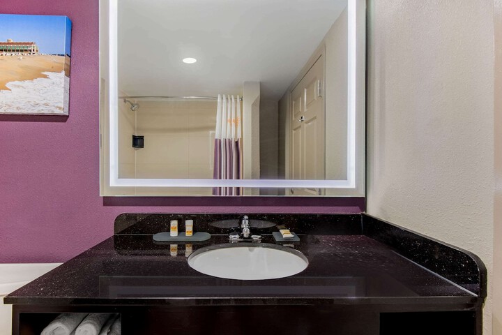 La Quinta Inn by Wyndham West Long Branch / NJ Shore Area