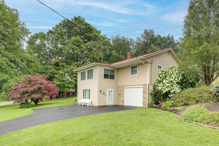Montour Falls Apartment 3 Mi to Seneca Lake!