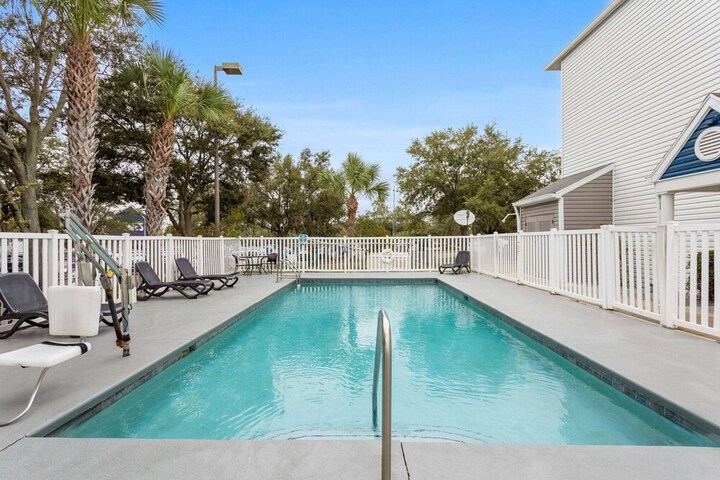 Microtel Inn & Suites by Wyndham Zephyrhills