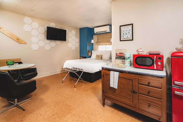 Room 65 of 102