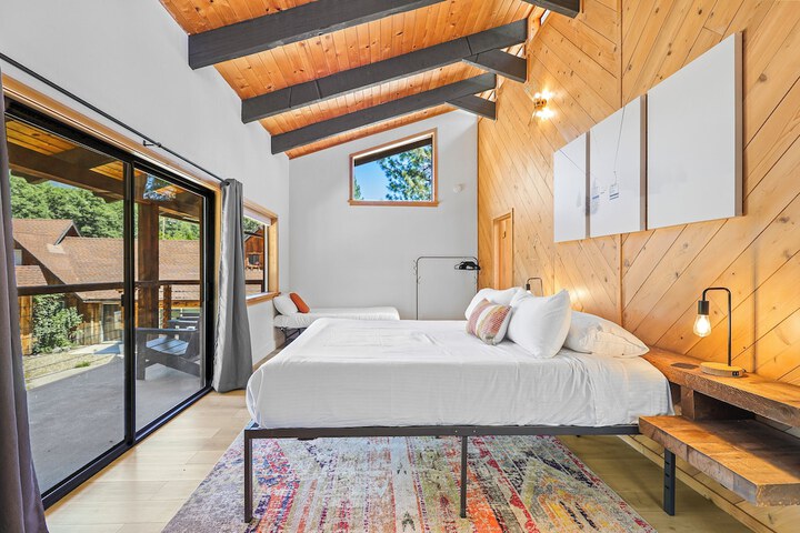 Basecamp Lodge