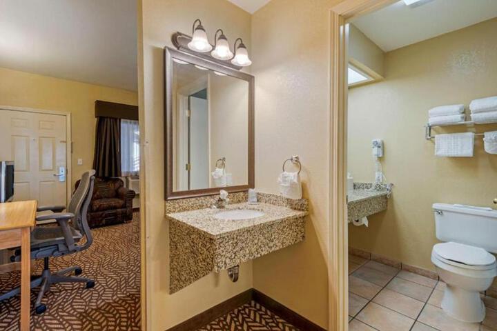 Turquoise Inn and Suites Cortez near Mesa Verde