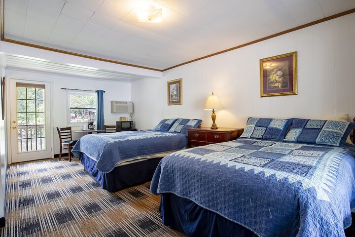 Lloyds on the River Country Inn by OYO