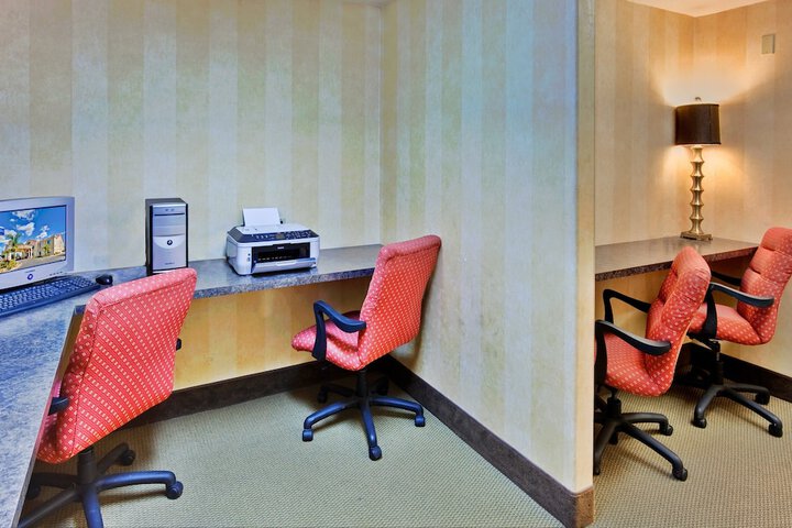 Holiday Inn Express Delano by IHG