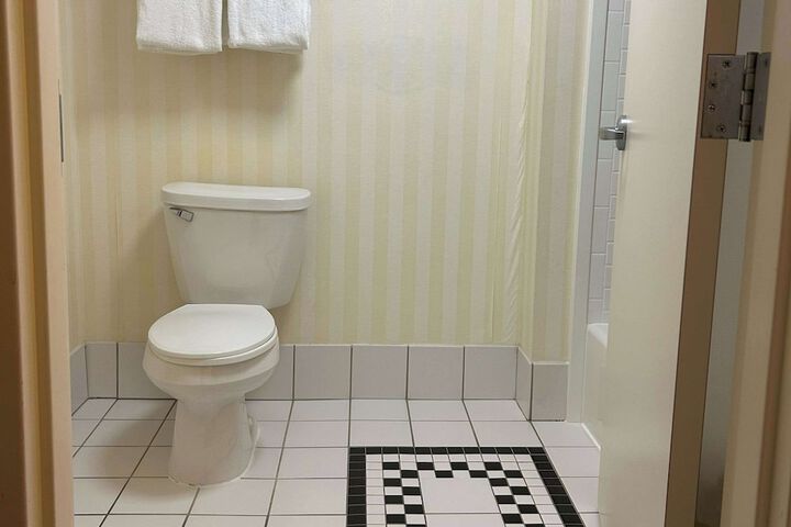 Room 16 of 43