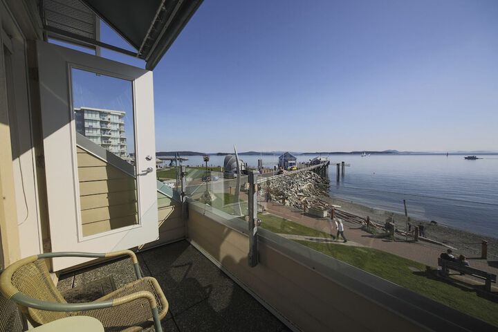 Sidney Waterfront Inn & Suites