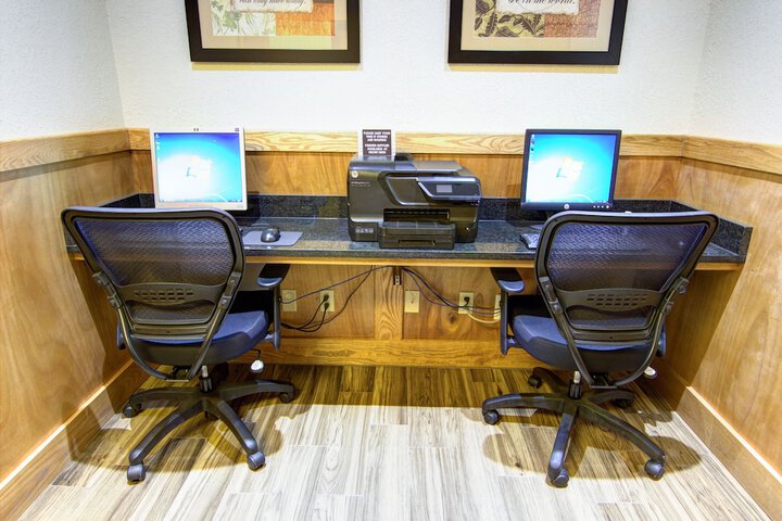 Business Center 60 of 62