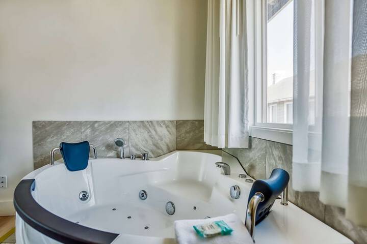 Clarion Inn Surfrider Resort