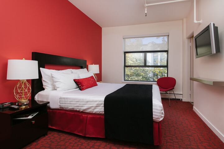 Room 17 of 32