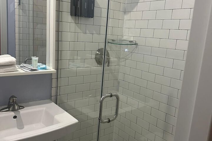 Room 16 of 31