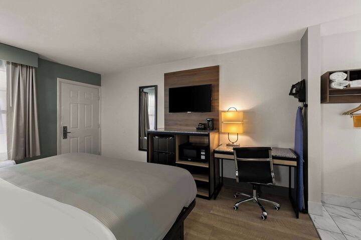 Room 19 of 48