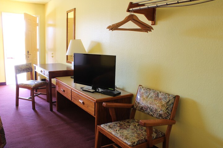 Room 15 of 30