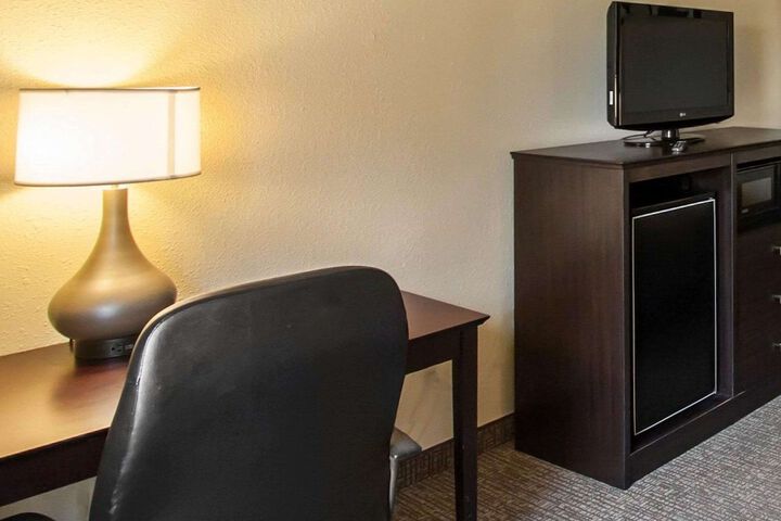 Quality Inn Hayti North
