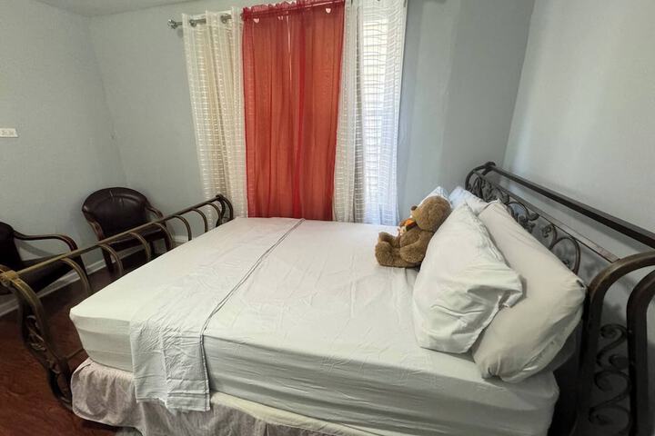 Huge 3 Bedrooms Apt 15 Minutes to NY City