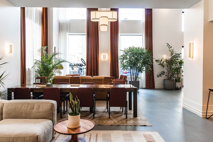 Hu. Hotel