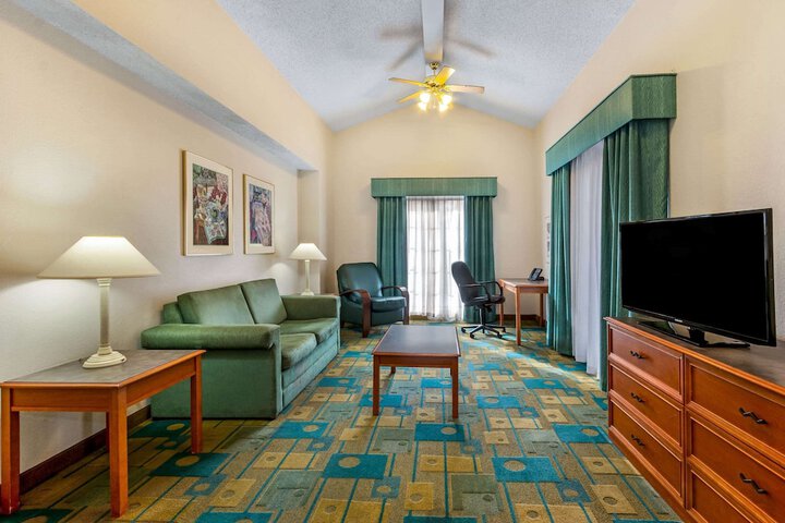 Room 23 of 29