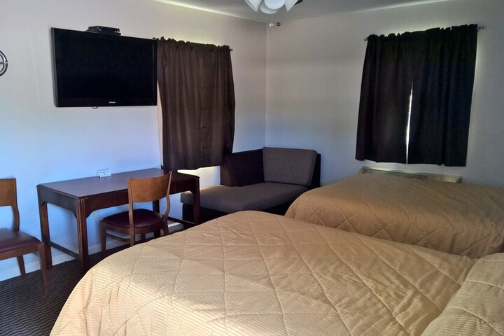 Room 7 of 12
