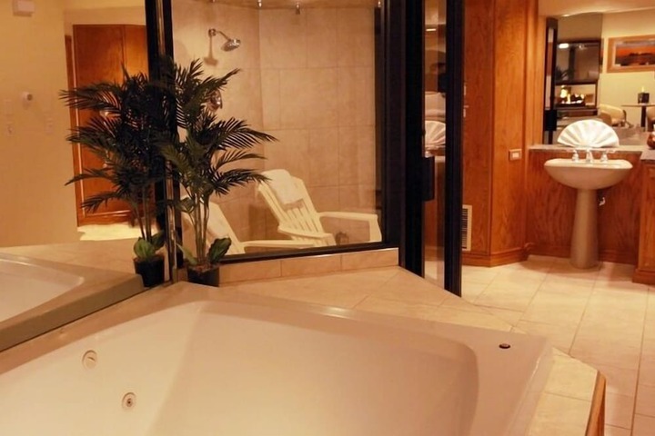 Hot Tub 62 of 63