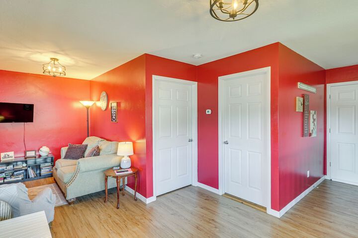 Mtn-view Eureka Apartment: Walk to Eateries!