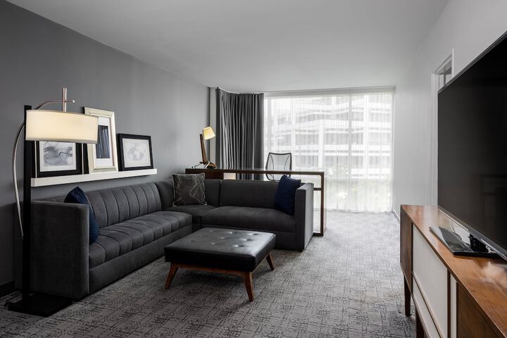 Room 33 of 60
