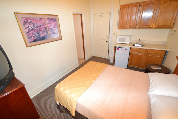 Room 21 of 38