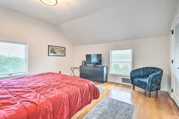 Watkins Glen Lakeview Cottage w / Waterfall!