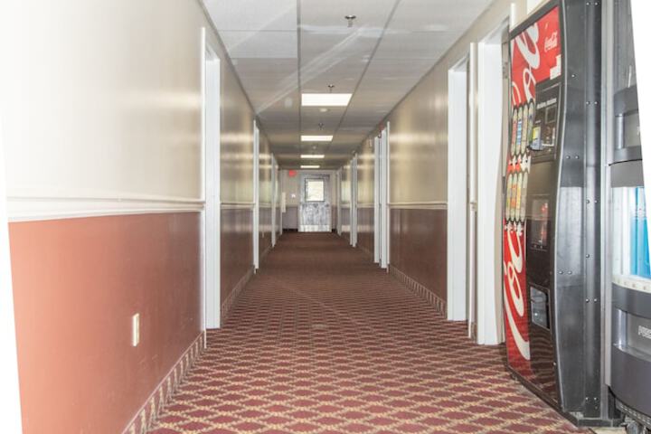 Ballroom/Hall 21 of 21