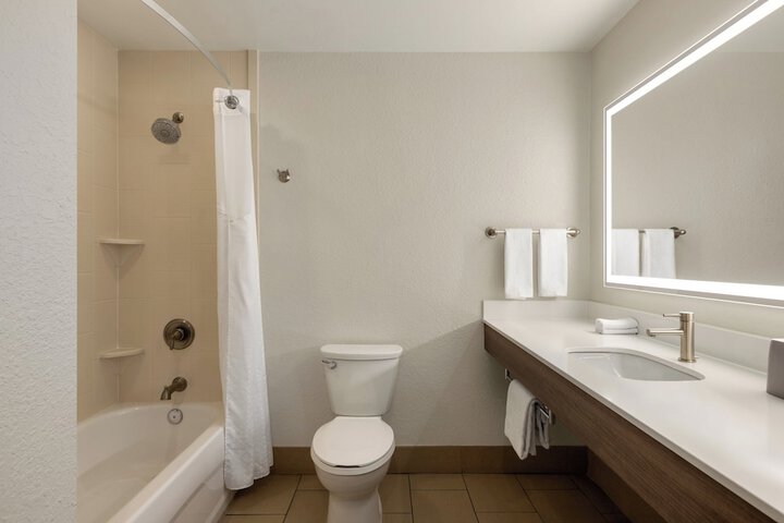 Holiday Inn Express & Suites Fort Lauderdale Airport South by IHG