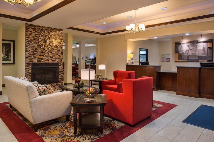 Holiday Inn Express Hotel & Suites Pittsburg by IHG