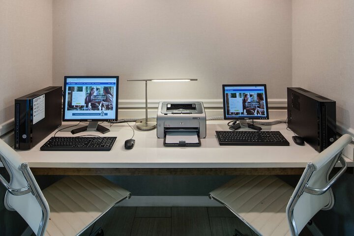 Business Center 29 of 32