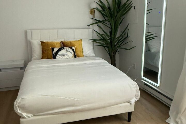 Elegant Hideaway with Free Parking