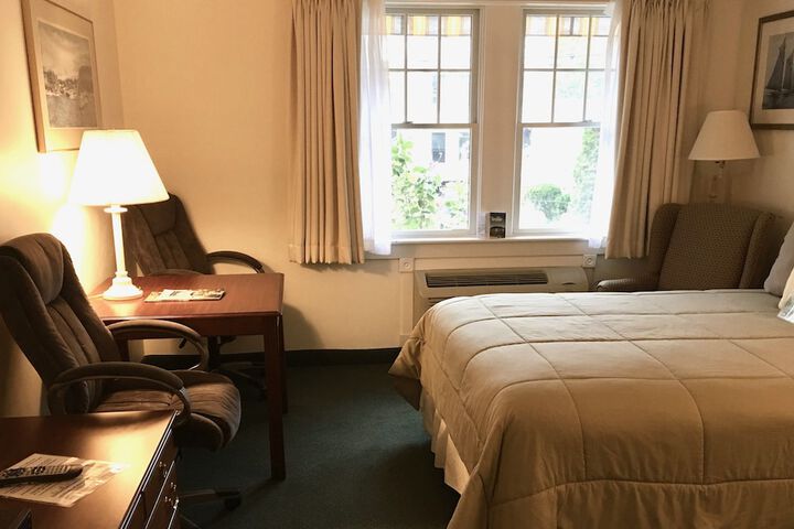Camden Riverhouse Hotel