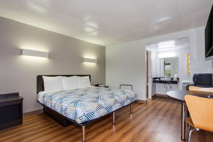 Room 18 of 27