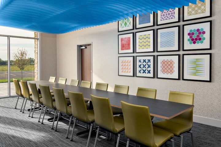 Holiday Inn Express & Suites Elkhorn - Lake Geneva Area by IHG