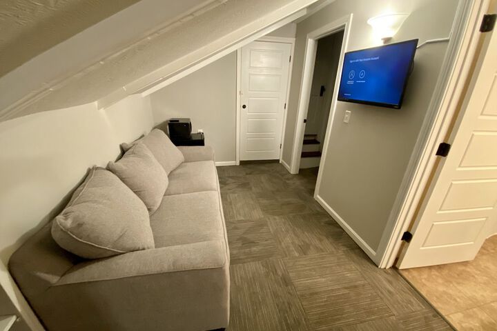 Room 18 of 34