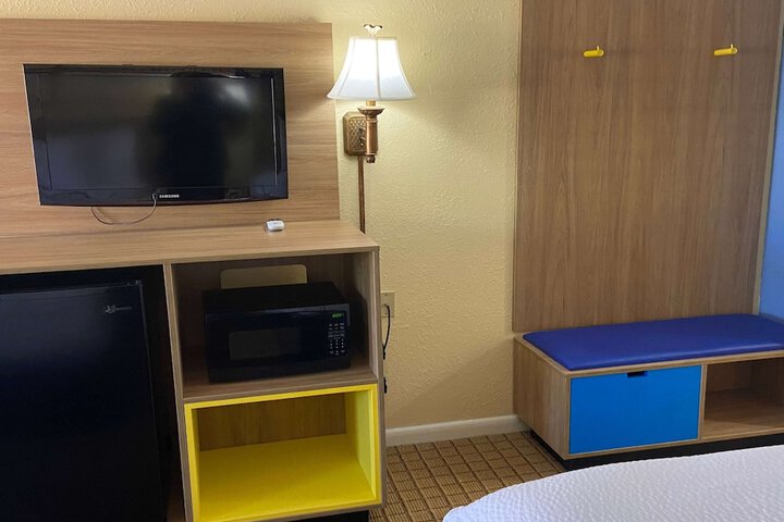 Room 12 of 16
