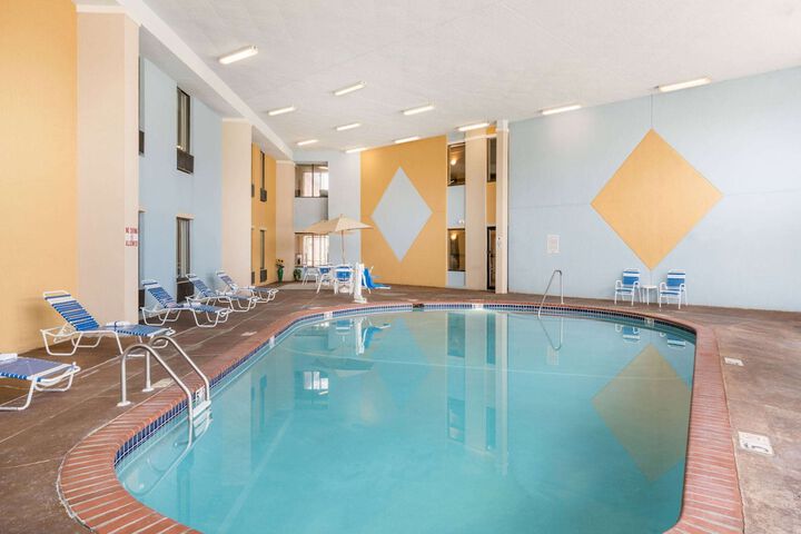 AmericInn by Wyndham Johnston Des Moines