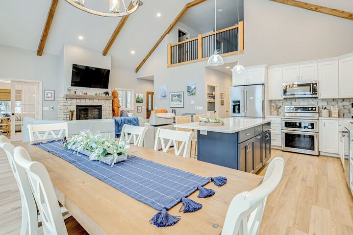 Lakefront Rhinelander Cottage w / Private Dock!