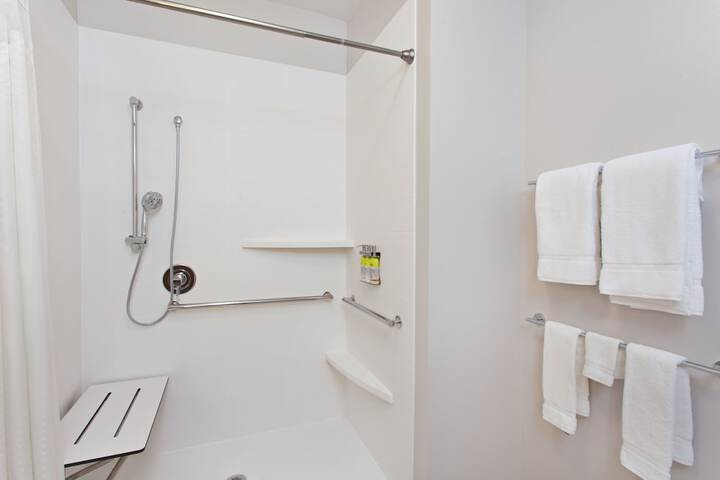 Holiday Inn Express & Suites Moses Lake by IHG