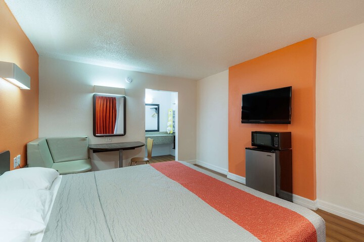 Room 27 of 37